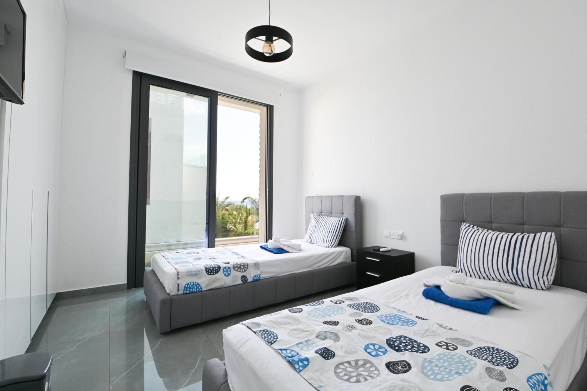 By The Beach Villa 12 普罗塔拉斯 外观 照片