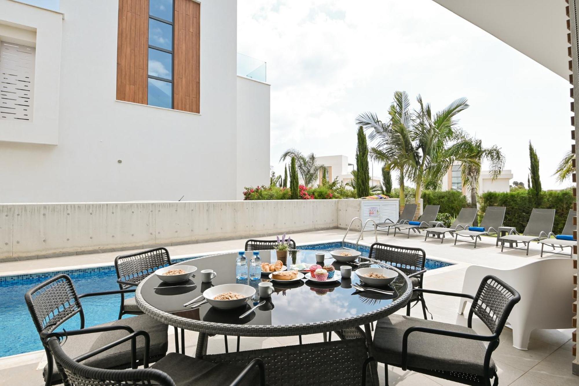 By The Beach Villa 12 普罗塔拉斯 外观 照片